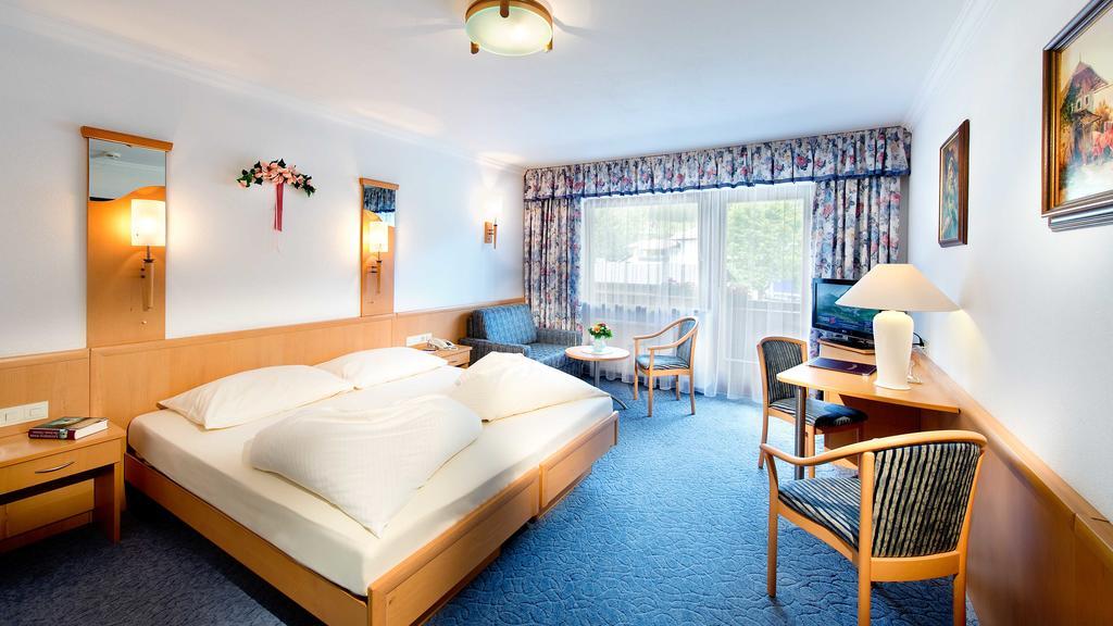 Hotel Bergland แลร์มอส ภายนอก รูปภาพ